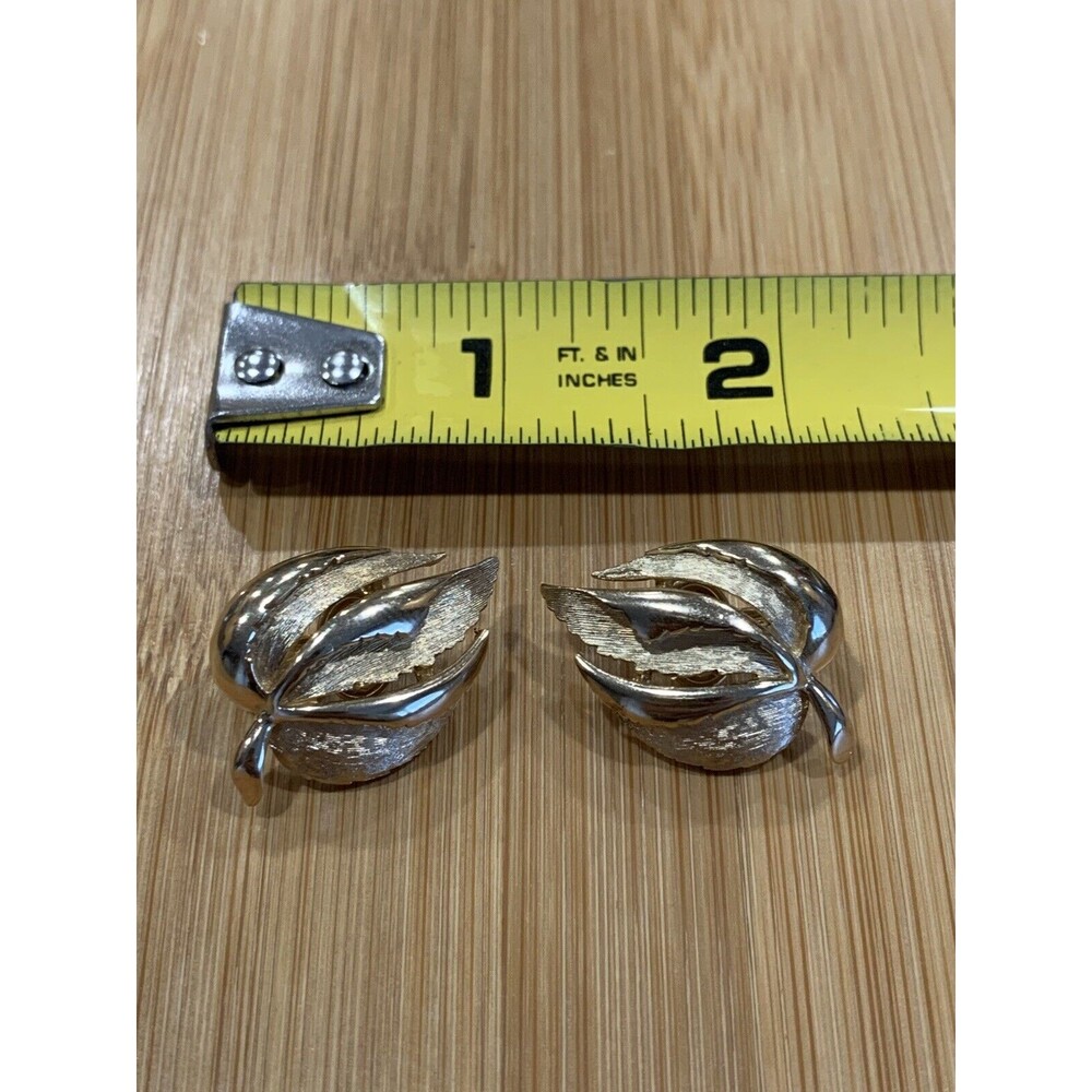 Vintage Crown TRIFARI Clip On Leaf Earrings Gold Tone Costume Jewelry